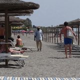 028 Hij liep het hele strand af om vijftig euro te wisselen